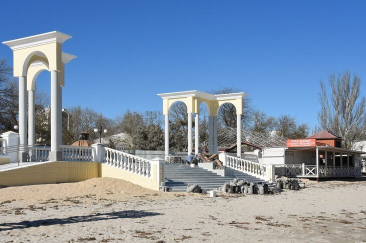 Эксперт рассказала, почему исчезают пляжи в Евпатории