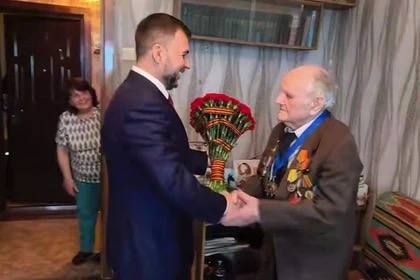Глава ДНР поздравил с наступающим Днем Победы ветерана Великой Отечественной