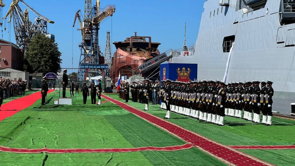 Сегодня в Калининграде прошла торжественная церемония передачи ВМС Индии очередного нового фрегата «Tamala» (б.н. F 71) проекта 11356 Сегодня в Калининграде прошла торжественная церемония передачи ВМС Индии очередного нового фрегата «Tamala» (б.н. F 71) проекта 11356