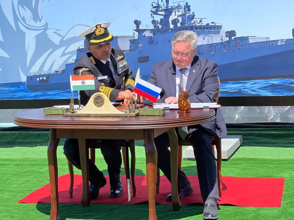 Сегодня в Калининграде прошла торжественная церемония передачи ВМС Индии очередного нового фрегата «Tamala» (б.н. F 71) проекта 11356 Сегодня в Калининграде прошла торжественная церемония передачи ВМС Индии очередного нового фрегата «Tamala» (б.н. F 71) проекта 11356