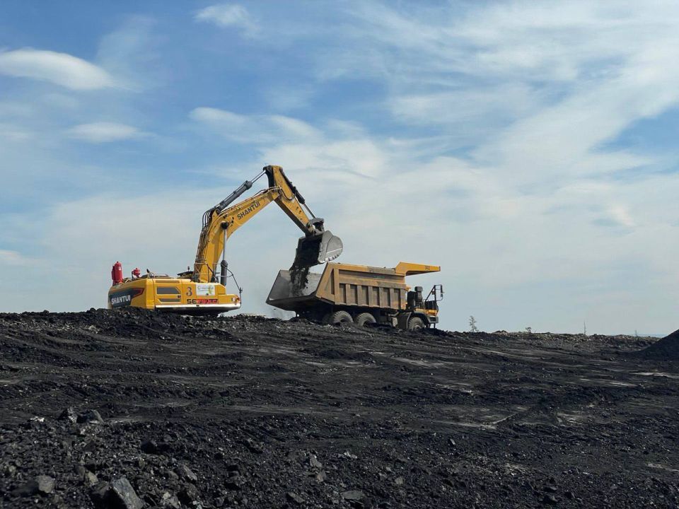 В Якутии открылся новый угольный разрез В Якутии открылся новый угольный разрез
