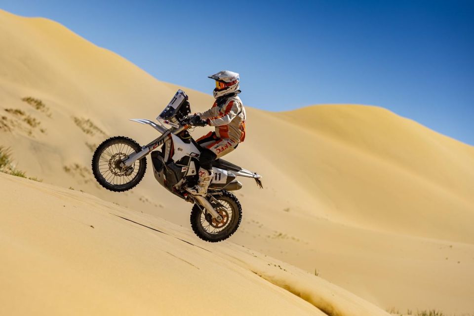 Торжественным финишем в Горно-Алтайске накануне завершилось 15-е издание международного ралли-рейда «Шелковый путь» - его участники за 11 дней преодолели 4811 километров по дорогам, а также бездорожью и пескам России и... Торжественным финишем в Горно-Алтайске накануне завершилось 15-е издание международного ралли-рейда «Шелковый путь» - его участники за 11 дней преодолели 4811 километров по дорогам, а также бездорожью и пескам России и...