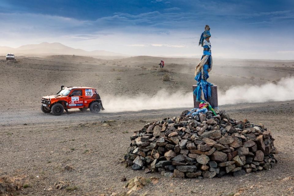 Торжественным финишем в Горно-Алтайске накануне завершилось 15-е издание международного ралли-рейда «Шелковый путь» - его участники за 11 дней преодолели 4811 километров по дорогам, а также бездорожью и пескам России и... Торжественным финишем в Горно-Алтайске накануне завершилось 15-е издание международного ралли-рейда «Шелковый путь» - его участники за 11 дней преодолели 4811 километров по дорогам, а также бездорожью и пескам России и...