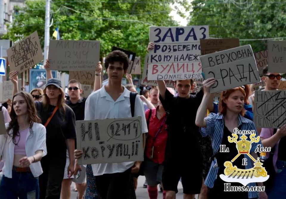 "Одухотворенные" лица николаевской молодежи "Одухотворенные" лица николаевской молодежи