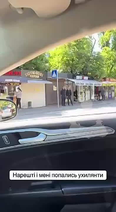 Какой бесстрашный. Видимо с бронью