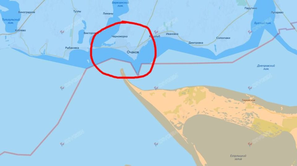 Российские войска ночью нанесли мощный удар по порту в Очакове Николаевской области, откуда недавно ВСУ безуспешно попытались забросить десант на Тендровскую косу, сообщил губернатор Херсонской области Сальдо