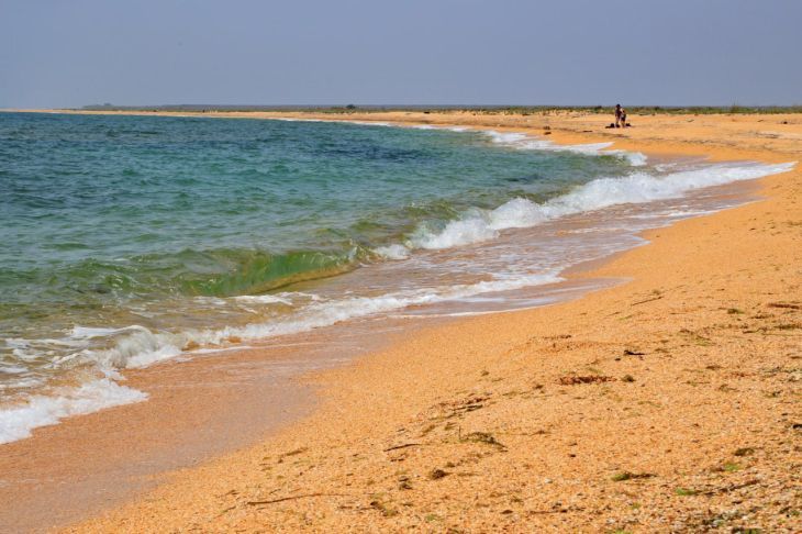 Корреспондент Крымского информационного агентства узнал, как в Крыму восстанавливают береговою линию пляжей, виноват ли в этом «шторм века» и где на полуострове самый необычный берег