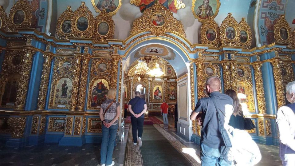 Там Бога нет.... Пустой храм Успенского собора Киево-Печерской лавры на всенощной ПЦУ в канун Преображения. Из прихожан никто не пришел. Нет у них прихожан