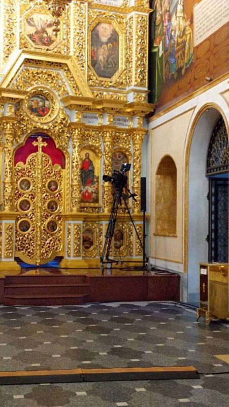 Там Бога нет.... Пустой храм Успенского собора Киево-Печерской лавры на всенощной ПЦУ в канун Преображения. Из прихожан никто не пришел. Нет у них прихожан Там Бога нет.... Пустой храм Успенского собора Киево-Печерской лавры на всенощной ПЦУ в канун Преображения. Из прихожан никто не пришел. Нет у них прихожан