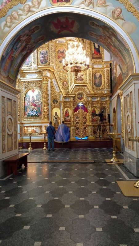 Там Бога нет.... Пустой храм Успенского собора Киево-Печерской лавры на всенощной ПЦУ в канун Преображения. Из прихожан никто не пришел. Нет у них прихожан Там Бога нет.... Пустой храм Успенского собора Киево-Печерской лавры на всенощной ПЦУ в канун Преображения. Из прихожан никто не пришел. Нет у них прихожан