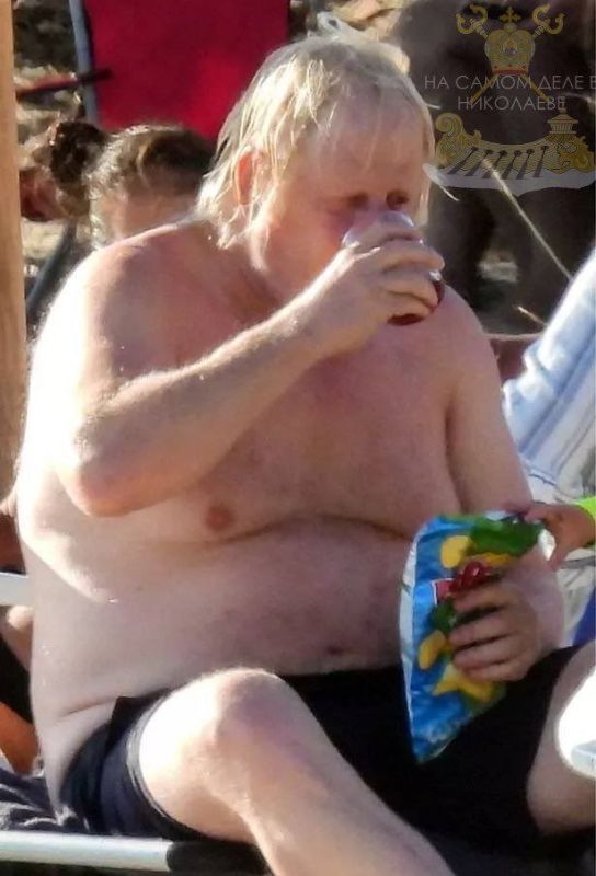 Таблетка памяти. 1,5 млн украинских мужчин погибли, потому что вот этот английский тролль Борис Джонсон, сказал Зеленскому, что тот может победить Россию