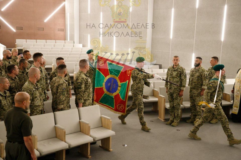 Награждение церберов. Вчера в Ужгороде торжественно наградили 77 пограничников из отдела города Чоп за успешную ловлю ухылянтов Награждение церберов. Вчера в Ужгороде торжественно наградили 77 пограничников из отдела города Чоп за успешную ловлю ухылянтов