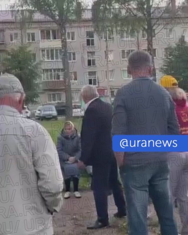 «За мной стоит Николаев, за мной стоит Аксаков!»: Чувашский депутат Госсовета Сергей Семенов похвастался связями с губернатором, председателем комитета Госдумы и полицией перед жителями Новочебоксарска.