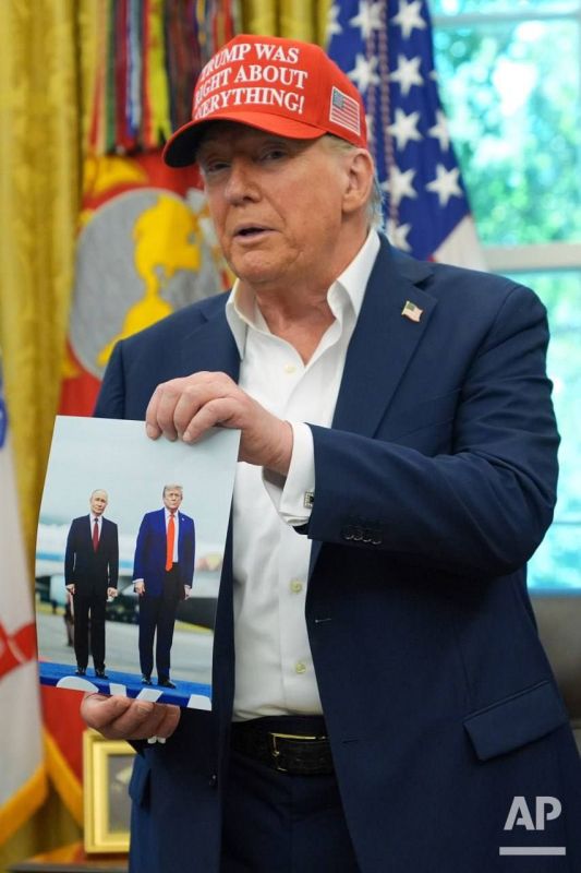 В былые времена бизнесмены в малиновых пиджаках гордились фото с Папой Римским