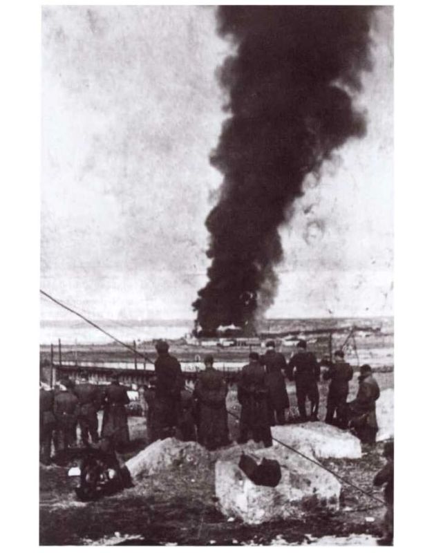 Украинские нацисты снесли памятную доску на доме, где жил герой ВОВ, осуществивший одну из самых успешных диверсий того времени