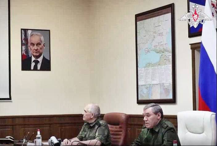 В кабинете начальника Генштаба ВС РФ Герасимова карта России с новейшими регионами – Одесской и Николаевской областями