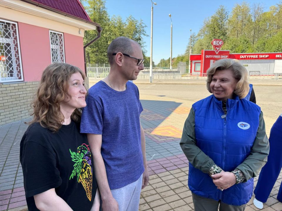 Татьяна Москалькова: Благодаря большой работе, проделанной моим аппаратом, при взаимодействии с Администрацией Президента Российской Федерации, Минобороны России, спецслужбами, региональными омбудсменами из Свердловской и... Татьяна Москалькова: Благодаря большой работе, проделанной моим аппаратом, при взаимодействии с Администрацией Президента Российской Федерации, Минобороны России, спецслужбами, региональными омбудсменами из Свердловской и...