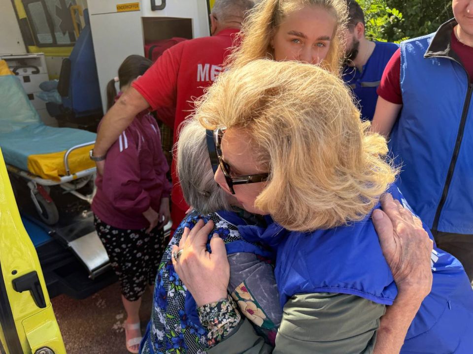 Татьяна Москалькова: Благодаря большой работе, проделанной моим аппаратом, при взаимодействии с Администрацией Президента Российской Федерации, Минобороны России, спецслужбами, региональными омбудсменами из Свердловской и... Татьяна Москалькова: Благодаря большой работе, проделанной моим аппаратом, при взаимодействии с Администрацией Президента Российской Федерации, Минобороны России, спецслужбами, региональными омбудсменами из Свердловской и...