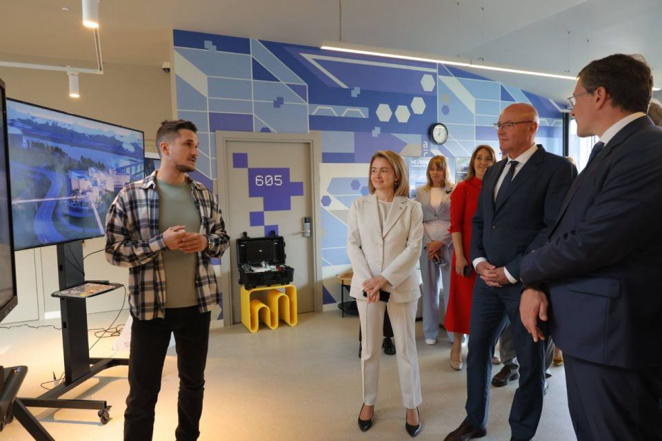 Дмитрий Чернышенко и Глеб Никитин открыли 18 новых корпусов ИТ-кампуса «Неймарк» в Нижнем Новгороде Дмитрий Чернышенко и Глеб Никитин открыли 18 новых корпусов ИТ-кампуса «Неймарк» в Нижнем Новгороде