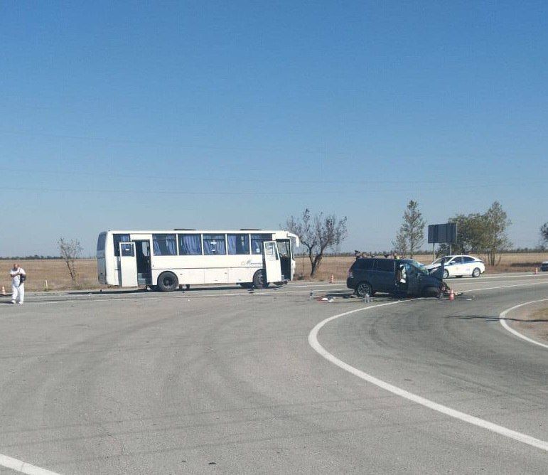 Три человека пострадало в ДТП в Симферопольском районе Три человека пострадало в ДТП в Симферопольском районе