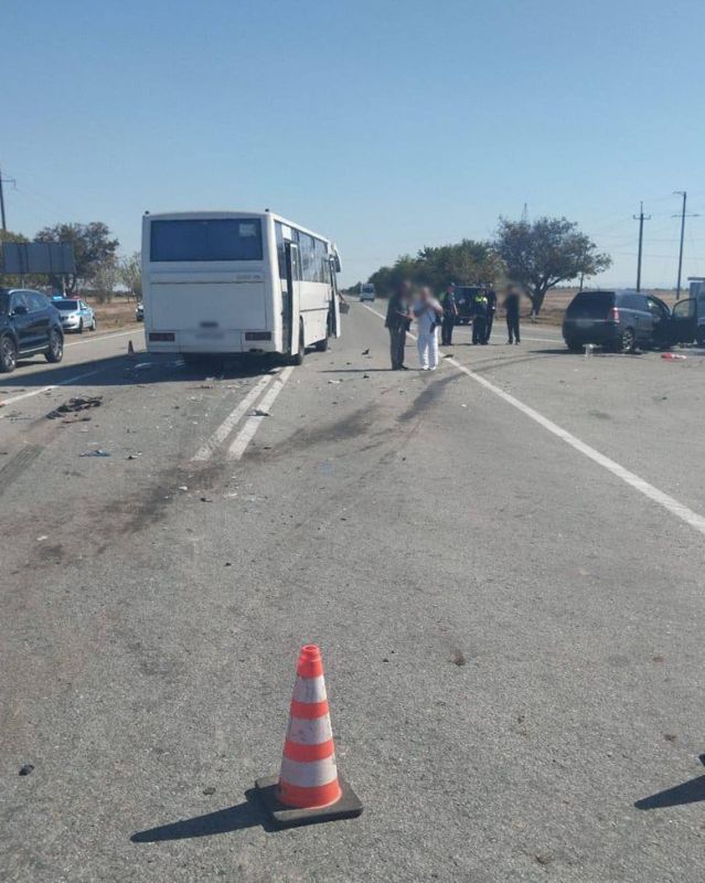 В ДТП с автобусом в Симферопольском районе пострадали три человека В ДТП с автобусом в Симферопольском районе пострадали три человека
