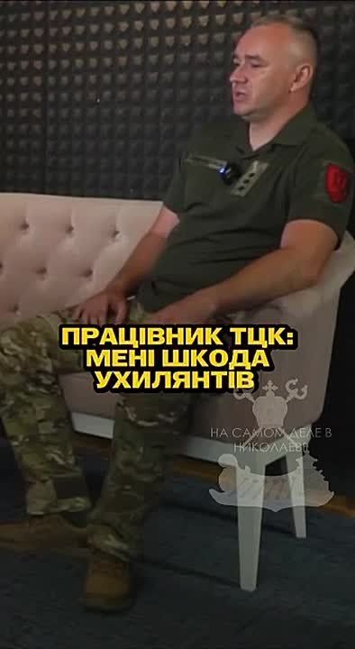 Мужчины выходят на улицу после 19:00, потому что до 18:00 по городу охотятся ТЦКшники