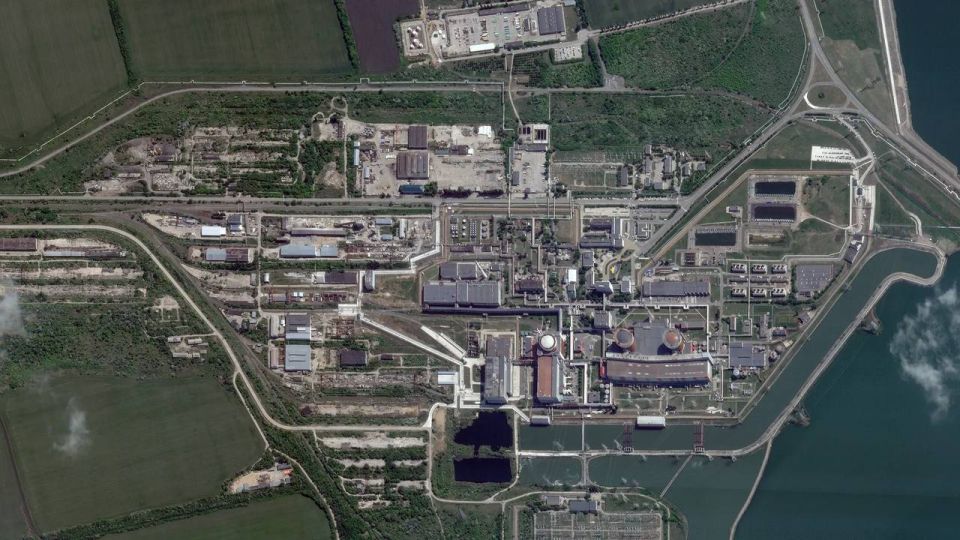 Международное агентство по атомной энергии (МАГАТЭ) сообщает, что российский барражирующий боеприпас был сбит и взорван прошлой ночью менее чем в 800 метрах от Южноукраинской атомной электростанции в Николаевской области на...