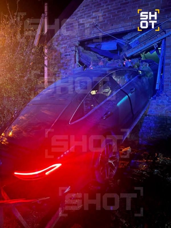 Дочь криминального авторитета Сергея Цапка на «Мерседесе» разнесла частный дом в Ростовской области Дочь криминального авторитета Сергея Цапка на «Мерседесе» разнесла частный дом в Ростовской области