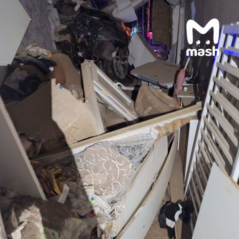 Дочь криминального авторитета Сергея Цапка протаранила жилой дом под Таганрогом — предварительно, под воздействием наркотиков впечаталась в стену за рулем Mercedes Дочь криминального авторитета Сергея Цапка протаранила жилой дом под Таганрогом — предварительно, под воздействием наркотиков впечаталась в стену за рулем Mercedes