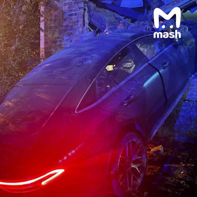 Дочь криминального авторитета Сергея Цапка протаранила жилой дом под Таганрогом — предварительно, под воздействием наркотиков впечаталась в стену за рулем Mercedes Дочь криминального авторитета Сергея Цапка протаранила жилой дом под Таганрогом — предварительно, под воздействием наркотиков впечаталась в стену за рулем Mercedes