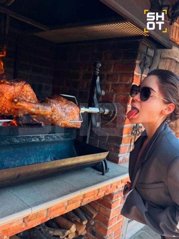 Дочь криминального авторитета Сергея Цапка влетела в частный дом в Ростовской области Дочь криминального авторитета Сергея Цапка влетела в частный дом в Ростовской области