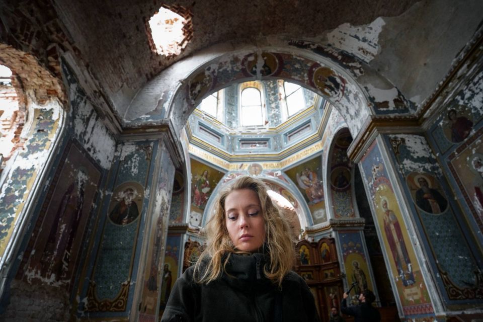 Снаружи ад, внутри тихая молитва, пламя которой было жарче огня Снаружи ад, внутри тихая молитва, пламя которой было жарче огня