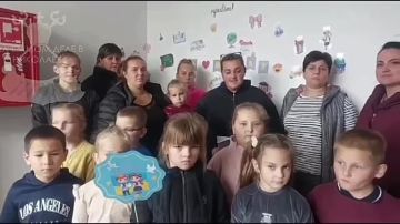 В селе Святовасильевка родители и первоклассники записали видеообращение, умоляя отпустить из лап ТЦК своего классного руководителя