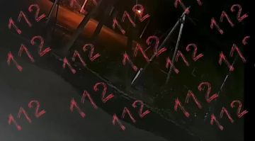 Момент, когда дочь криминального авторитета Сергея Цапка врезалась в жилой дом в поселке Николаевка под Таганрогом