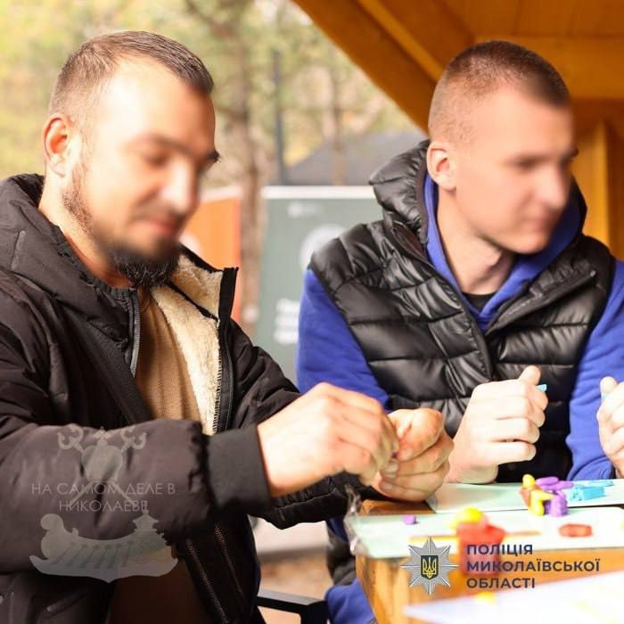 В Николаеве решили подлатать «ментальное состояние» раненных якобы на фронте полицаев В Николаеве решили подлатать «ментальное состояние» раненных якобы на фронте полицаев