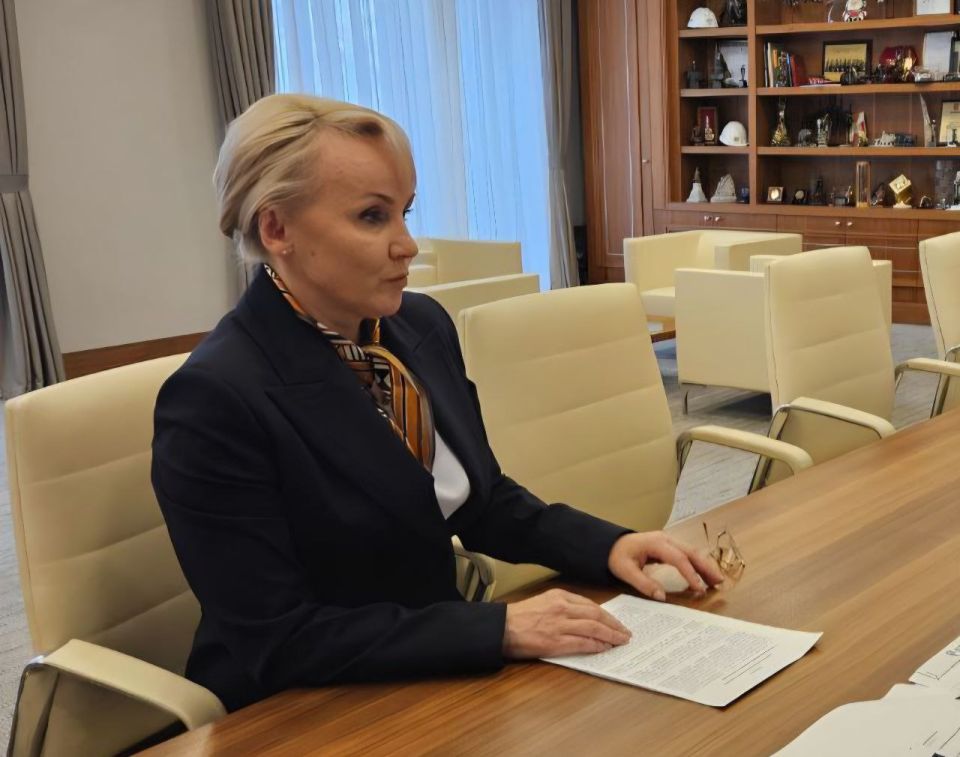 Глава Минстроя России провел рабочую встречу с губернатором Еврейской автономной области Марией Костюк Глава Минстроя России провел рабочую встречу с губернатором Еврейской автономной области Марией Костюк