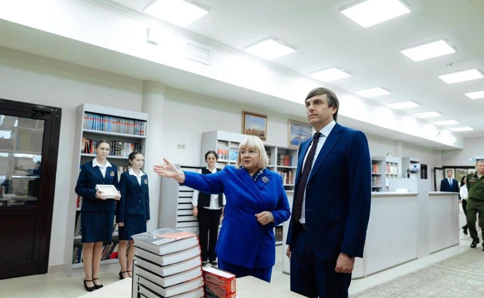 Сотрудникам московского Пансиона воспитанниц Минобороны России вручили награды Минпросвещения России Сотрудникам московского Пансиона воспитанниц Минобороны России вручили награды Минпросвещения России