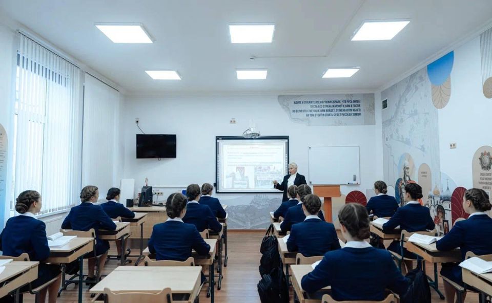 Сотрудникам московского Пансиона воспитанниц Минобороны России вручили награды Минпросвещения России Сотрудникам московского Пансиона воспитанниц Минобороны России вручили награды Минпросвещения России