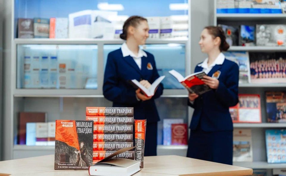 Сотрудникам московского Пансиона воспитанниц Минобороны России вручили награды Минпросвещения России Сотрудникам московского Пансиона воспитанниц Минобороны России вручили награды Минпросвещения России