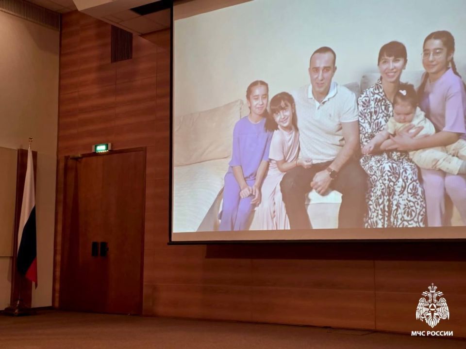 Сотрудник МЧС России Егибек Егибеков отмечен благодарностью Комитета Госдумы по защите семьи, вопросам отцовства, материнства и детства Сотрудник МЧС России Егибек Егибеков отмечен благодарностью Комитета Госдумы по защите семьи, вопросам отцовства, материнства и детства