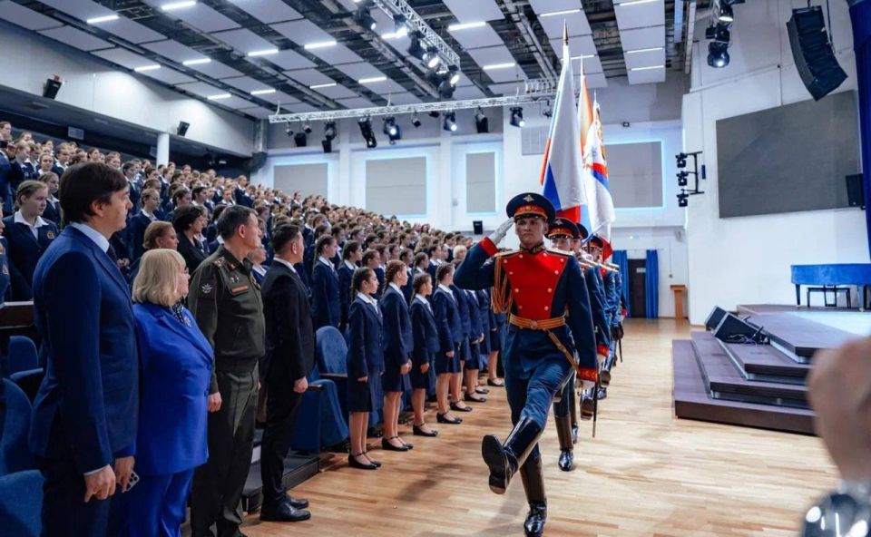 Сотрудникам московского Пансиона воспитанниц Минобороны России вручили награды Минпросвещения России Сотрудникам московского Пансиона воспитанниц Минобороны России вручили награды Минпросвещения России