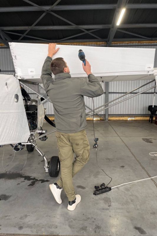 Применение дрона-камикадзе «Горыныч» на базе легкомоторного самолёта E-300 «SkyRanger» 14-го ОП БпАК (1-го ОЦ) Сил беспилотных систем ВСУ Применение дрона-камикадзе «Горыныч» на базе легкомоторного самолёта E-300 «SkyRanger» 14-го ОП БпАК (1-го ОЦ) Сил беспилотных систем ВСУ