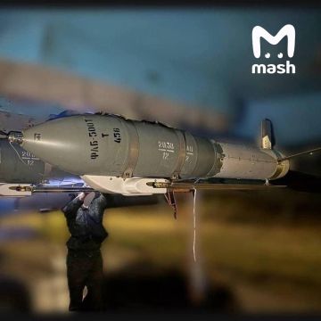 ВКС РФ начали применять ФАБы с реактивным двигателем и усовершенствованной системой навигации, благодаря которой они могут лететь на расстояние до 200 км. По данным Mash, они сделаны на базе реактивной ракеты Х-38