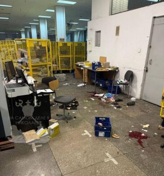 На одном из отделений почты Украины (город пока не разглашается) взорвалась посылка