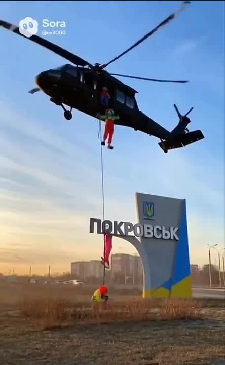 — Тiк, прiказ: лєтiти в Покровьськ, спрыгхуйте с гхвинтокрiлов, переможайте москалiв пачками по стандартам НАТО! — Лiтiм, сиганулi, перемога-а-а-а