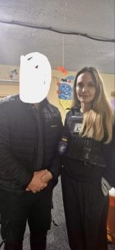 Американская актриса и посол доброй воли ЮНИСЕФ (детский фонд ООН) Анджелина Джоли посетила Херсон, пишут украинские издания «Страна» и УНИАН