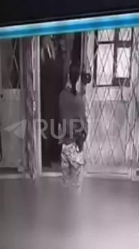 Охранника Анджелины Джоли бусифицировали прямо на глазах у актрисы — сообщают украинские СМИ