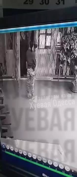 У Анджелины Джоли на Украине пытались мобилизовать охранника, актрисе пришлось вызволять его из ТЦК