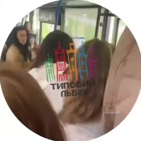 Ап, и люди в автобусах встали