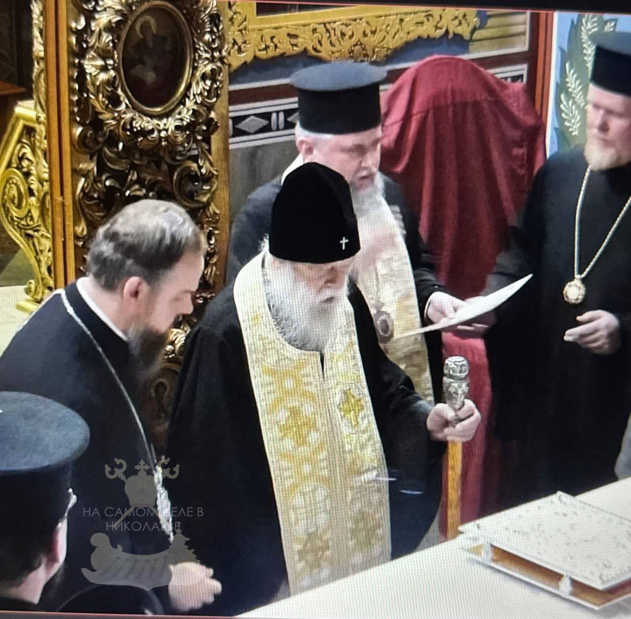 Пока в суде слушается дело о ликвидации Украинской православной церкви, ПЦУ решила избавиться от раскольников-конкурентов